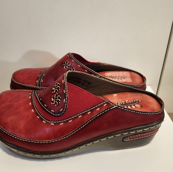 NEW L’Artiste by Spring Step “Chino” Red Leather Open Back Clogs Sz. 7/47 $140 - Picture 4 of 8